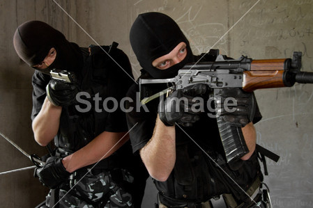 黑色口罩用武器的士兵图片素材(图片编号:507