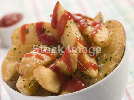 碗炸薯块和番茄酱图片素材(图片编号:5078021