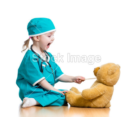 可爱的孩子装扮成医生白上玩玩具(图片编号50