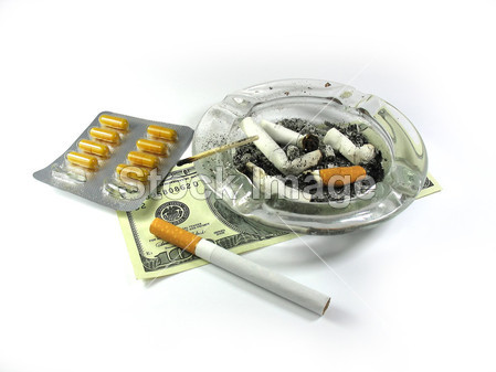 香烟、 钱、 灰-垃圾桶和毒品图片素材(图片编