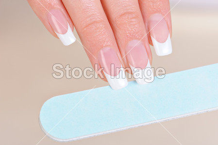 手上抛光指甲的女人图片素材(图片编号:50823