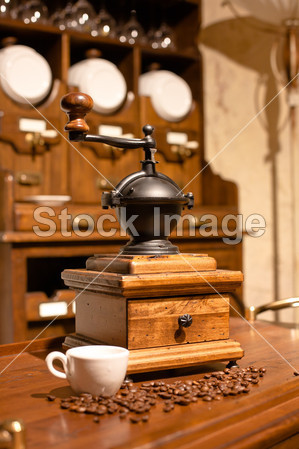 复古手工木制咖啡研磨机图片素材(图片编号:5