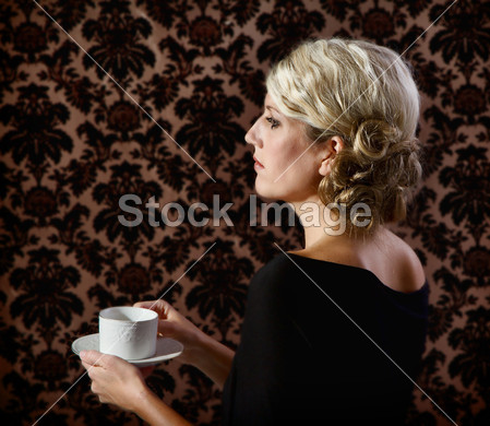 复古看女人喝喝茶还是喝咖啡图片素材(图片编
