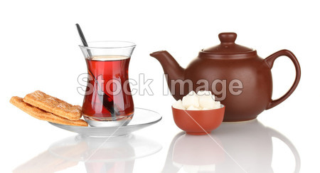 土耳其语的茶和水壶被隔绝在白色玻璃图片素材