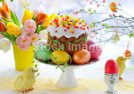复活节蛋糕和色彩缤纷的鸡蛋图片素材(图片编