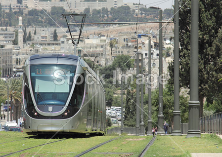 在耶路撒冷旧现代有轨电车图片素材(图片编号