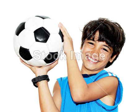 可爱的男孩在踢足球图片素材(图片编号:50922