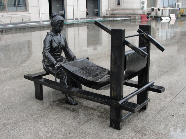 【jpg】古代黄道婆织布艺术品